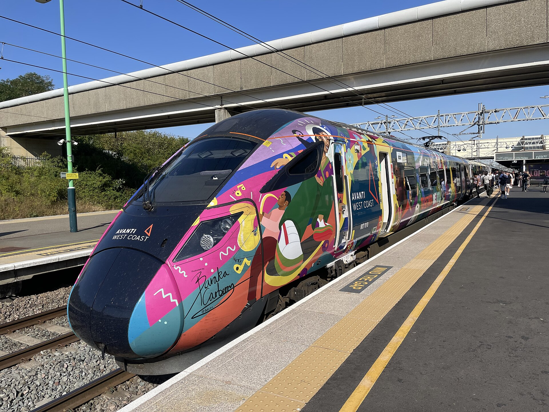 An Avanti West Coast Class 807 train at Milton Keynes Central station, bound for London Euston